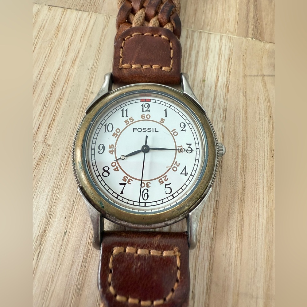 Vintage Fossil white dial brown leather strap NEW BATTERY